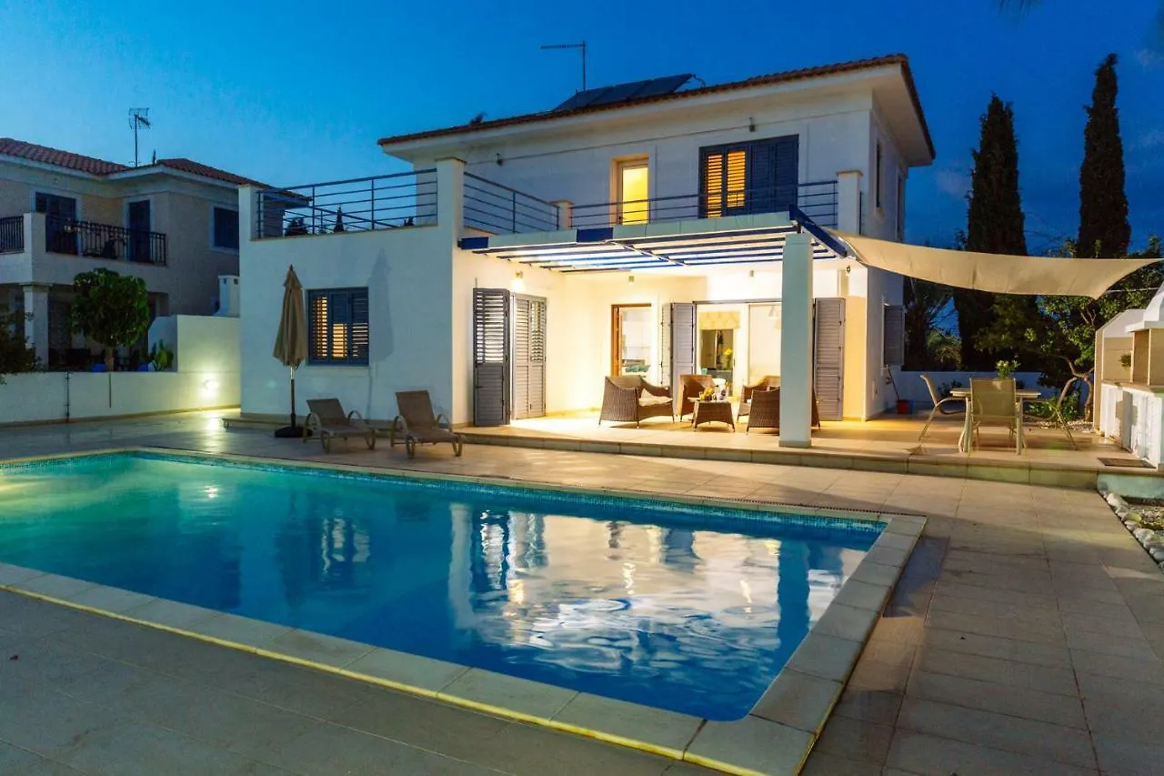 Nirvana Seaside Villa Periwolia