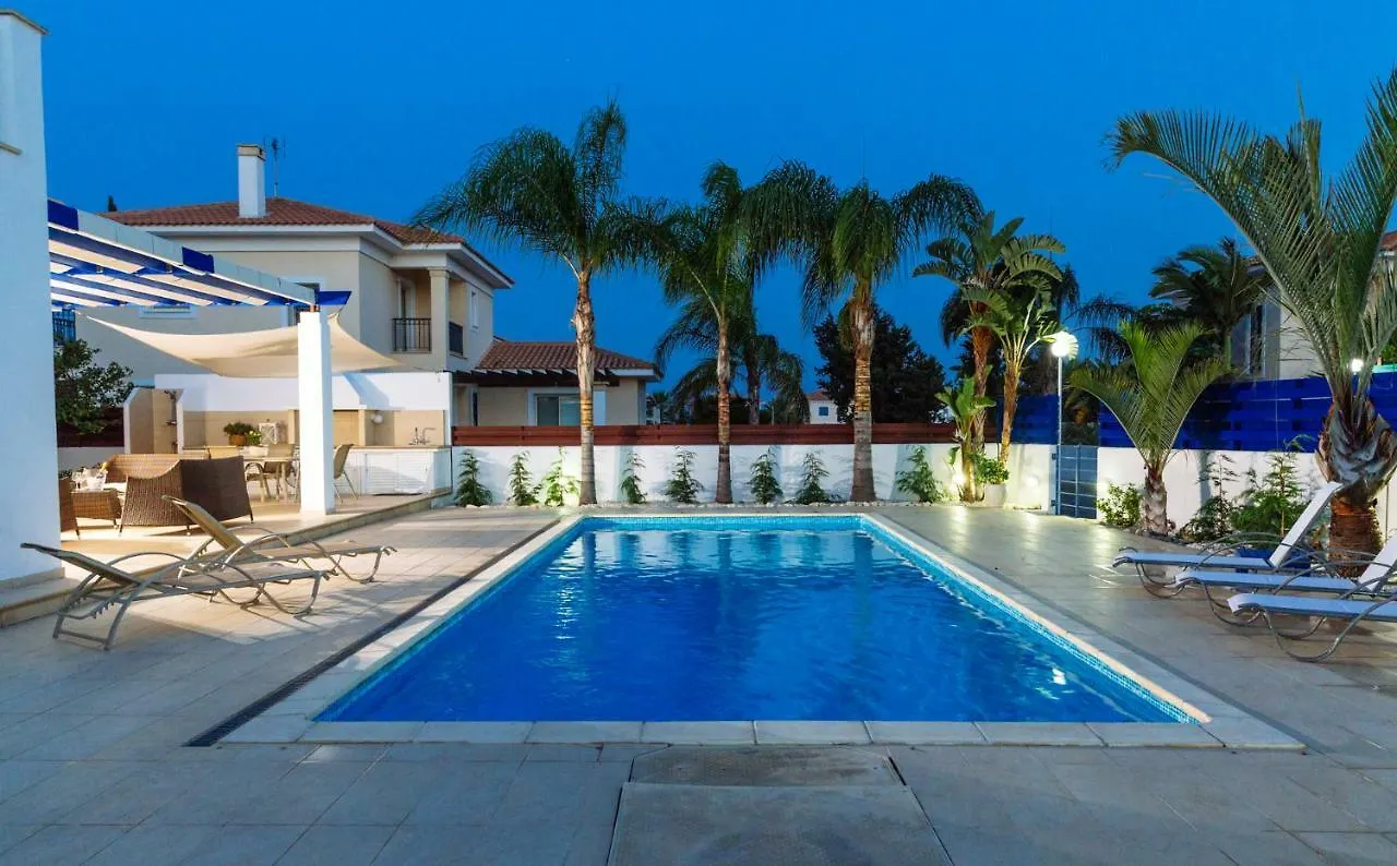 Nirvana Seaside Villa Periwolia